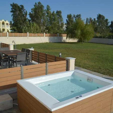 Holiday home Issos House *